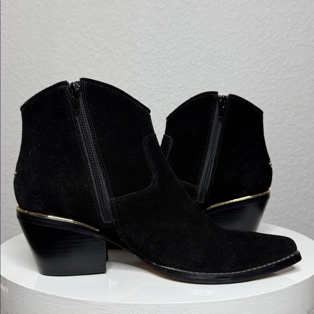 GUESS BLACK SUEDE NALONEY ZIPPER ACCENT WESTERN HEELED ANKLE BOOTS - Picture 6 of 15
